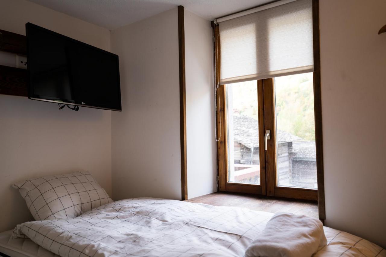 La Baraka Hostel Bagnes Eksteriør bilde